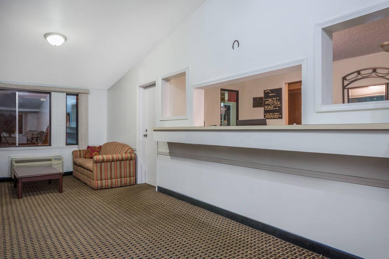 Knights Inn Columbus/Franklinton מראה חיצוני תמונה