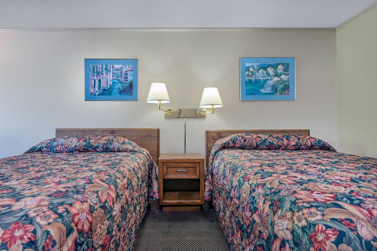 Knights Inn Columbus/Franklinton מראה חיצוני תמונה