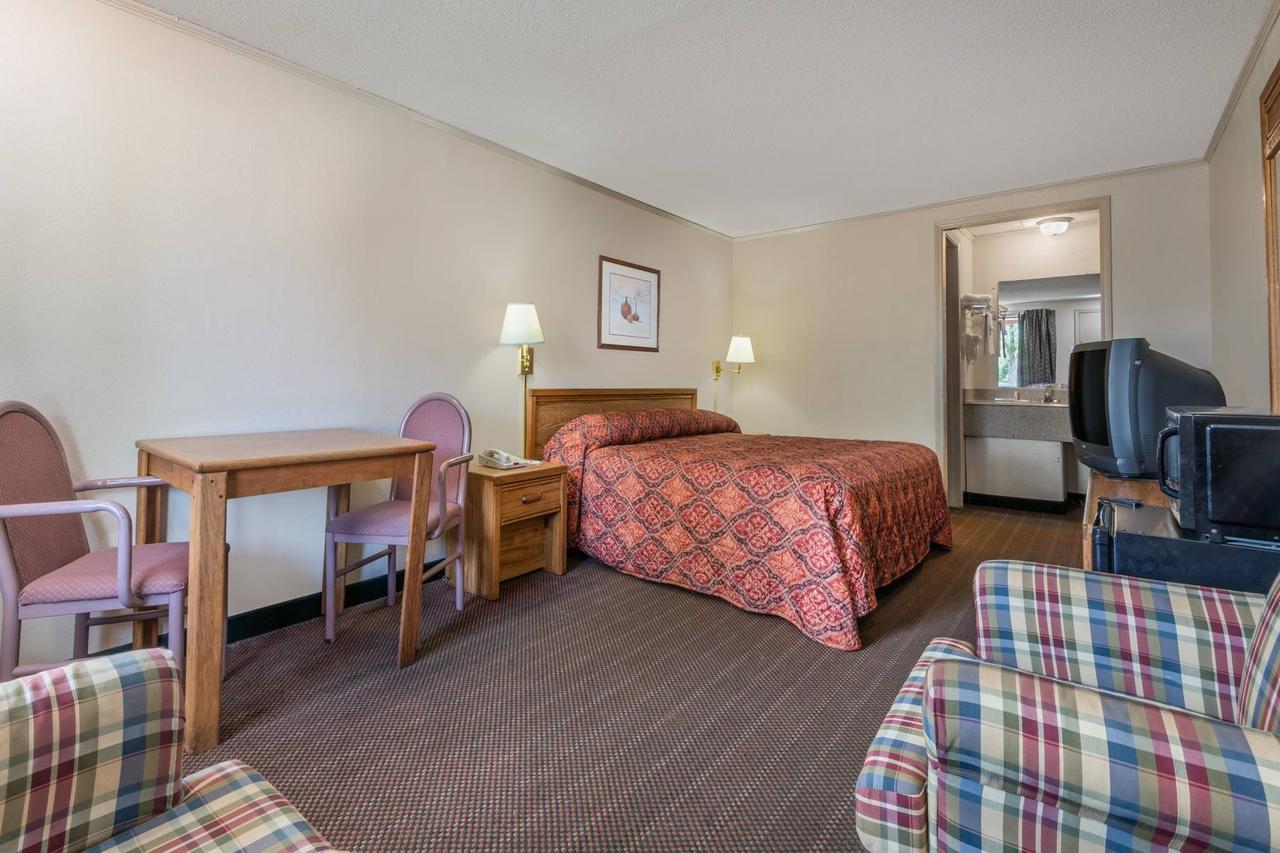 Knights Inn Columbus/Franklinton מראה חיצוני תמונה