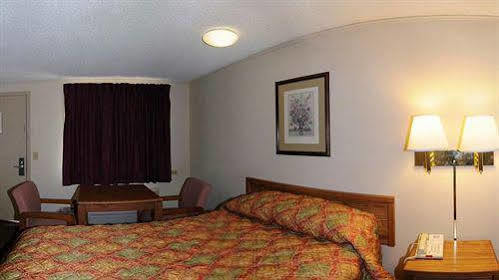 Knights Inn Columbus/Franklinton מראה חיצוני תמונה
